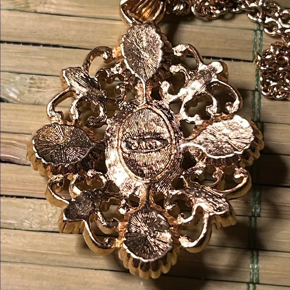 Avon pretty goldtone